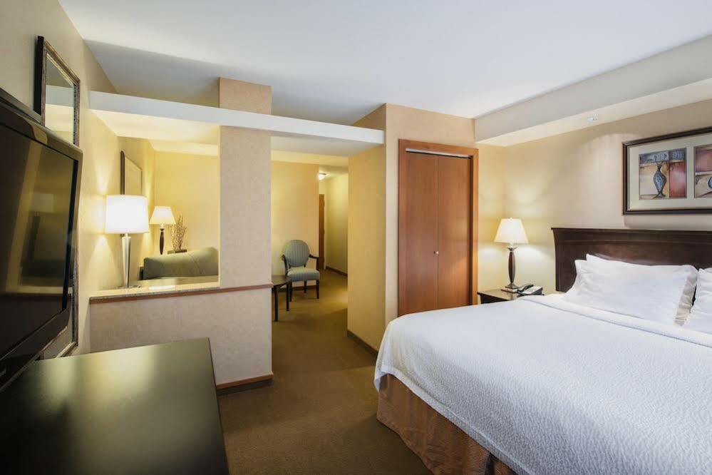 Fairfield Inn & Suites By Marriott Kelowna Bagian luar foto